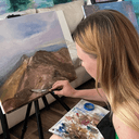 Mariia Galieva pintando la obra Volcán La Malinche (Matlalcueye), pintura al óleo sobre lienzo