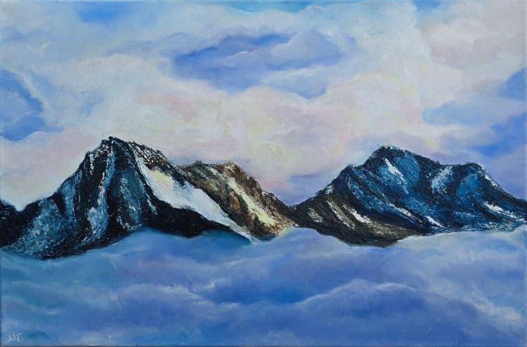 Montañas sobre las nubes — paisaje de montaña con cumbres emergiendo sobre un mar de nubes, pintura al óleo de Mariia Galieva
